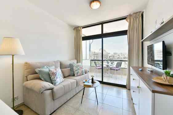 Don Carlos living room