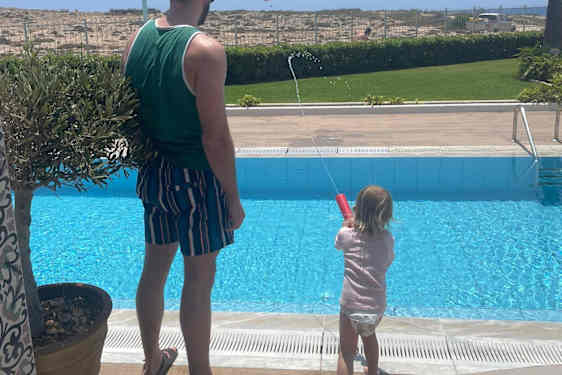 Vandleg ved poolen