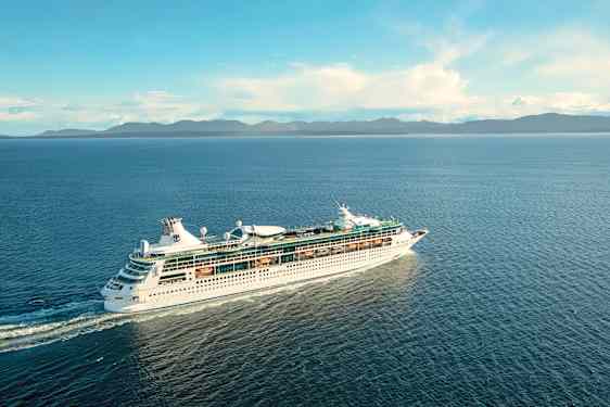 Rhapsody of the Seas midt i havet
