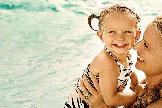 Mor og datter i vandet