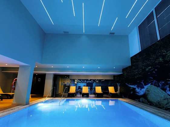 Bjerg midt i vandet. Foto: Unsplash