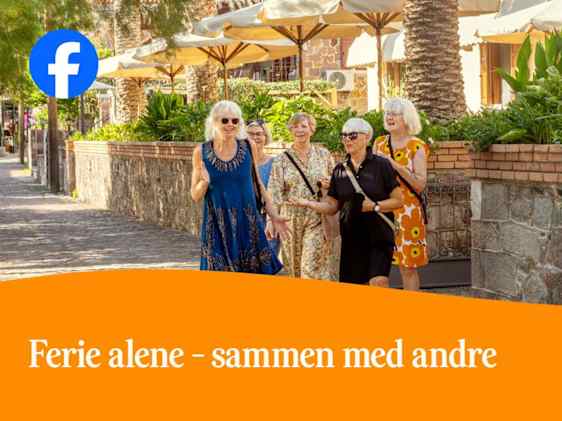 Gruppe af kvinder går på græsk gade