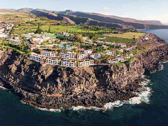 Fantastisk smukt overblik over hotellet set fra luften