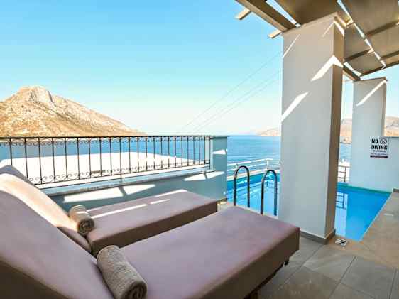 Bjerg midt i vandet. Foto: Unsplash