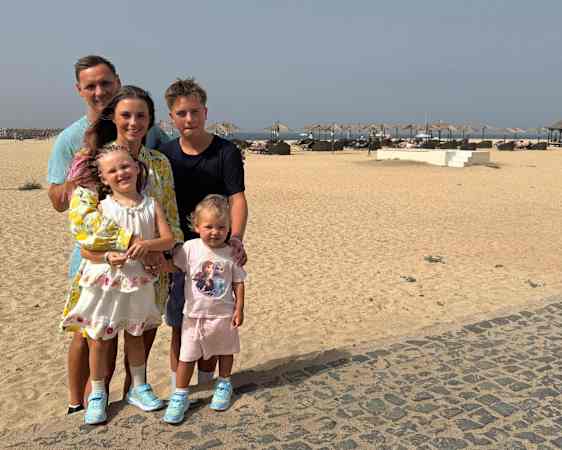 Familien Hykkerud på stranden i Sal, Kapp Verde