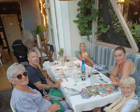 Allan på restaurant