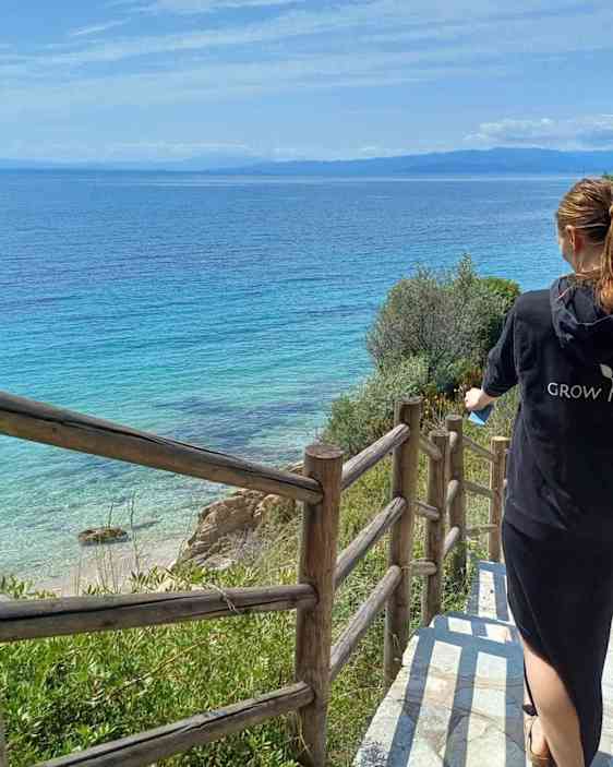 Bjerg midt i vandet. Foto: Unsplash