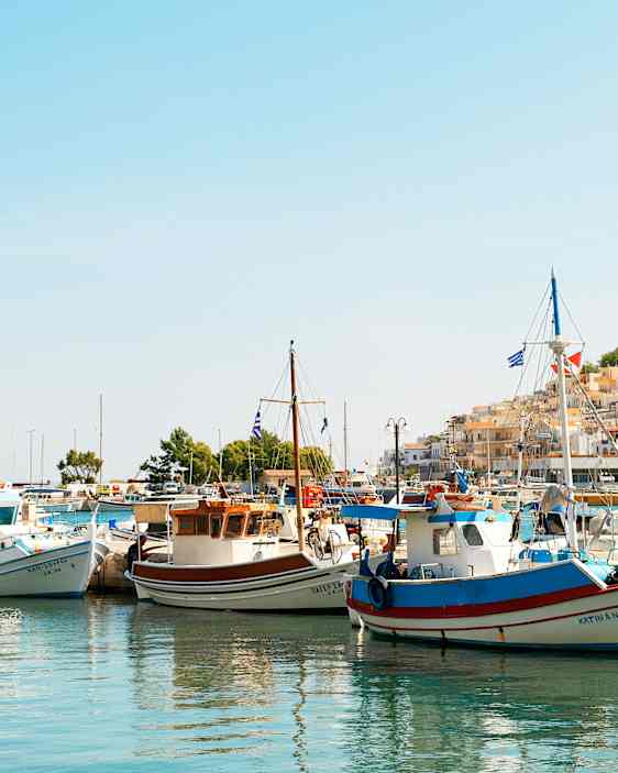 Bjerg midt i vandet. Foto: Unsplash