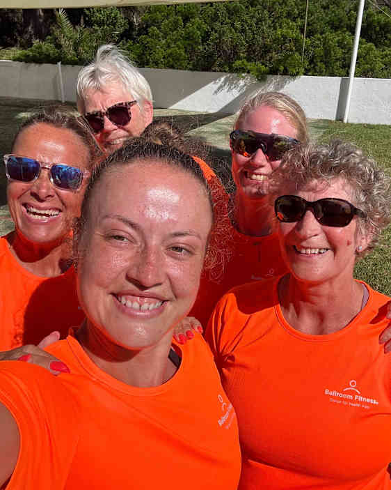 5 smilende kvinder