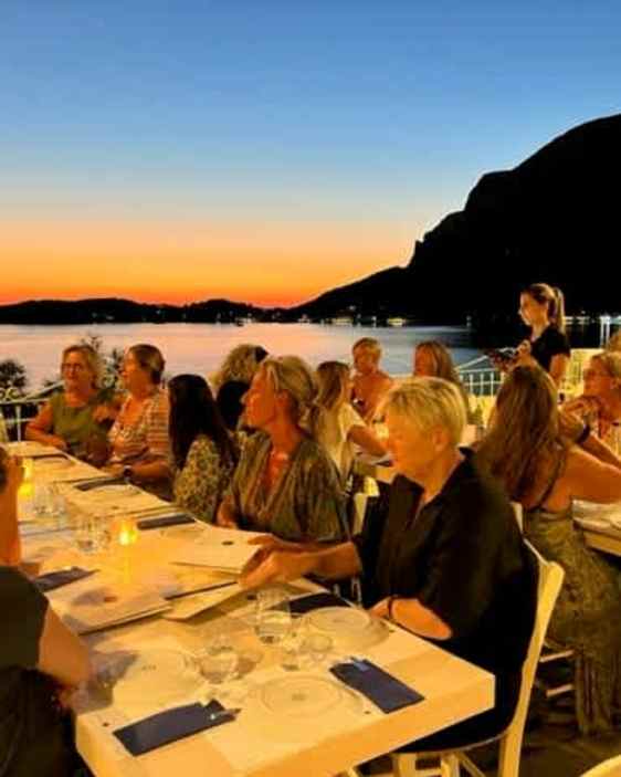 Bjerg midt i vandet. Foto: Unsplash