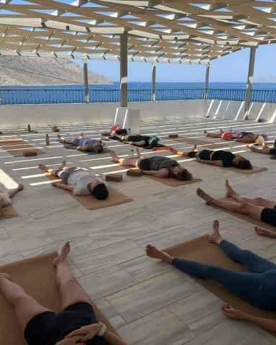 Yoga på tagterrassen med udsigt