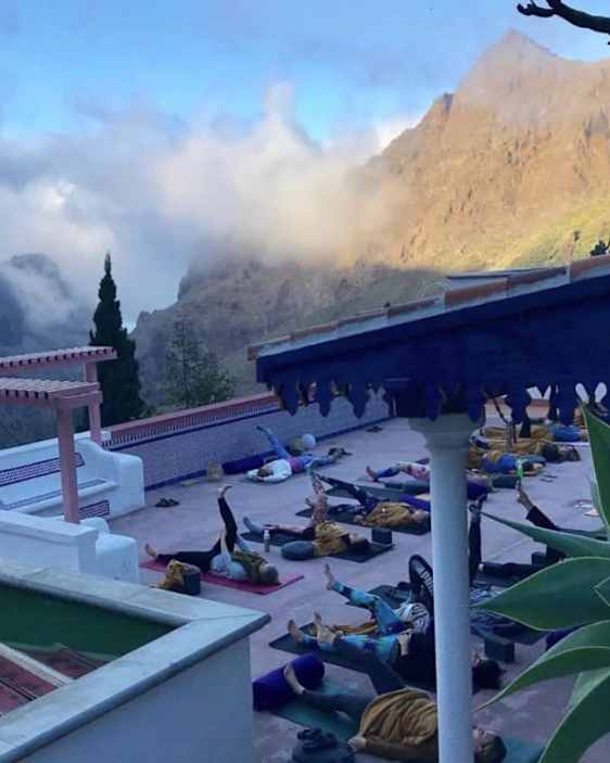 Morgenyoga midt i skyerne