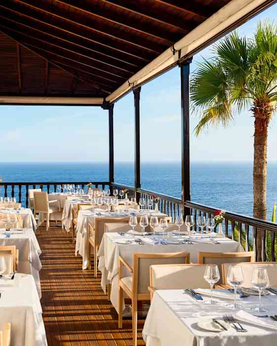 Smuk bordsetning i hotellets restaurant