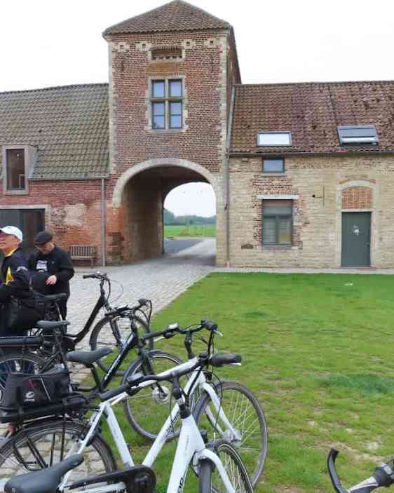 Med cykel i Belgien