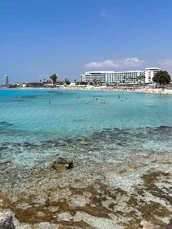 Nissi Beach på Cypern med krystalklart vand