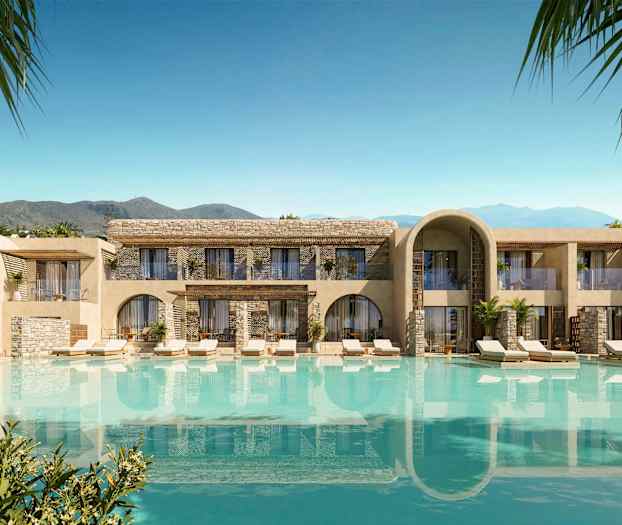 En moderne bygning med udendørs pool omgivet af palmer og grønne områder. (AI-genereret tekst)