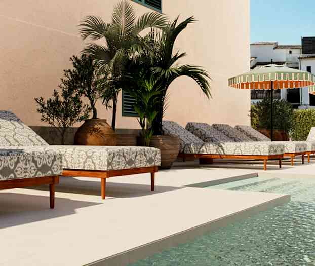 Liggestole og parasoller ved en pool. (AI-genereret tekst)