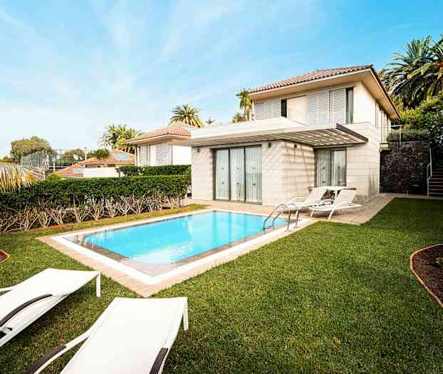 4-værelses lejlighed i villa med seks senge og privat pool