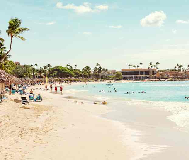 Stranden mellem Divi og Tamarijn