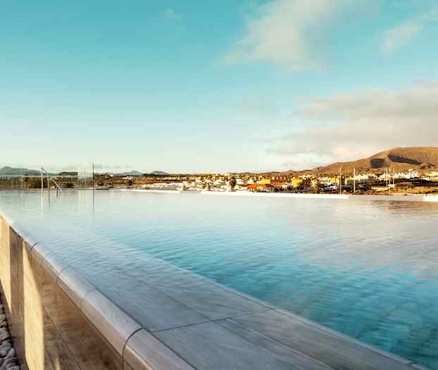 Poolen på tagterrassen er kun for gæster med All Inclusive