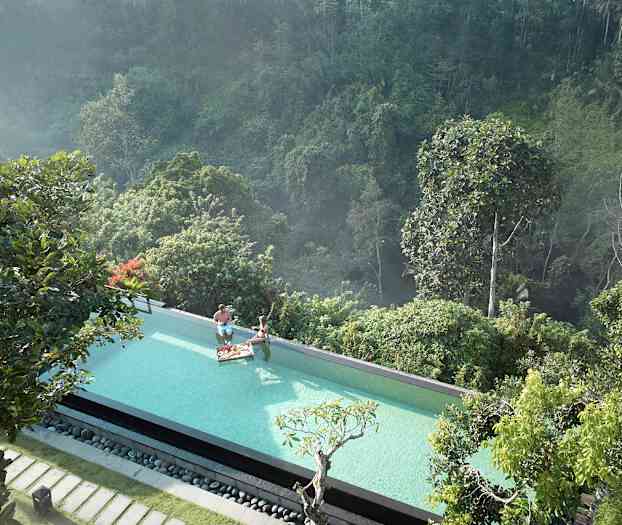 Nyd en svømmetur i smukke omgivelser