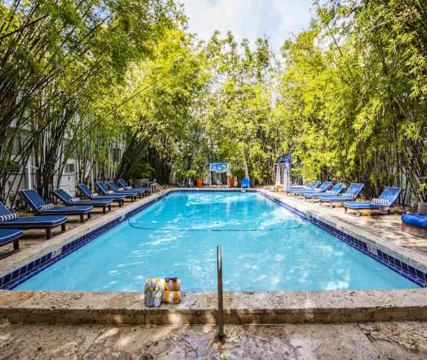 Pool i hotellets have