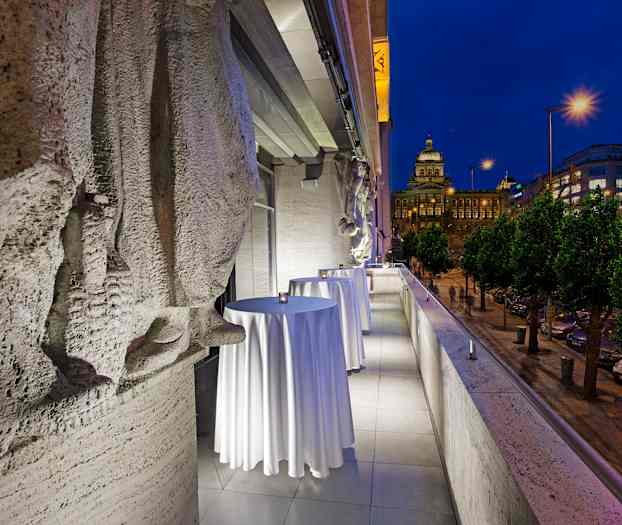 Hotellet har en central beliggenhed ved Wenzelspladsen