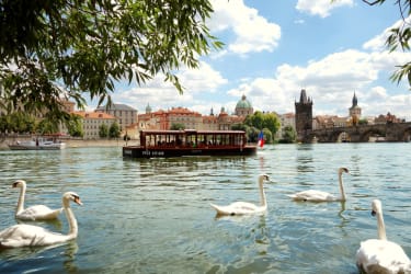 Tag en rolig tur på vandet i charmerende Prag