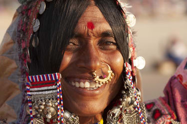 Lokal kvinde med smukke smykker