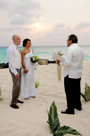 Brudepar på stranden