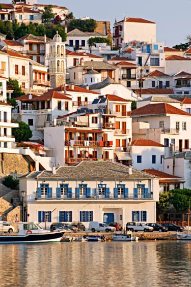 Havn og fine huse på Skopelos