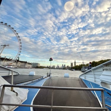 Uber Boat på Themsen