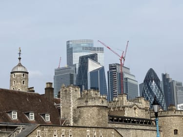 Gamle bygninger møder ny arkitektur i London