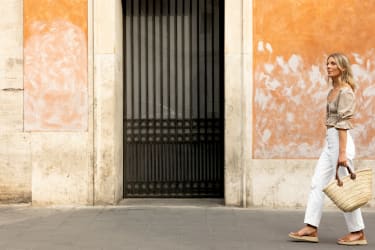 kvinde på gaden i rom