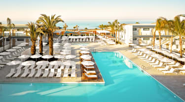 Pool på Ocean Beach Club Cypern