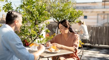 Par på café i Rom