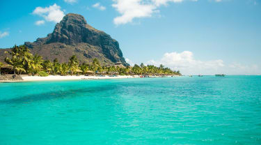 Strand på Mauritius set fra havet - et af Spies' solsikre destinationer