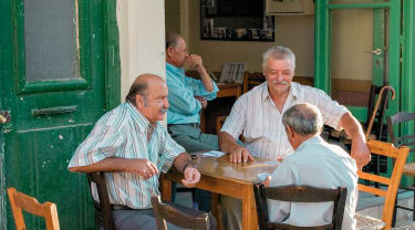 Lokalbefolkningen på en af Kretas restauranter