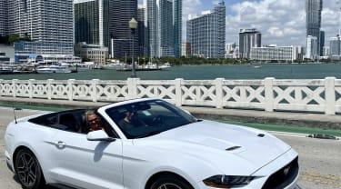 Hvid bil uden tag i Miami