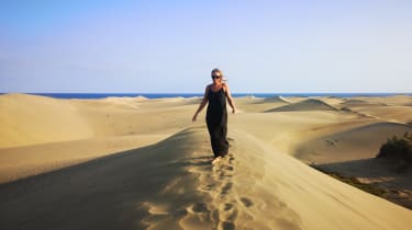 Kvinde i sandørken