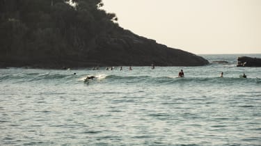 surfere i vandet