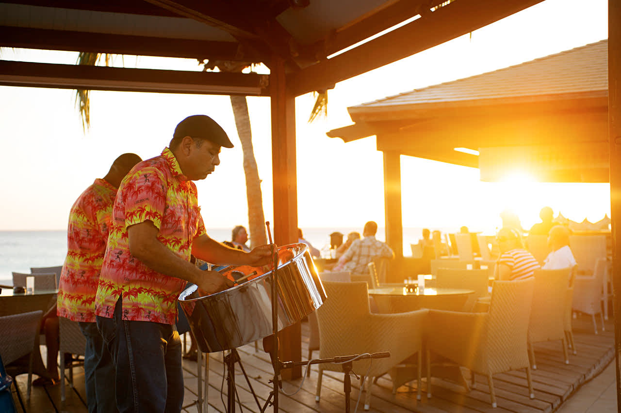 På nabohotellet Divi Aruba All Inclusive bydes der på levende musik flere aftener om ugen