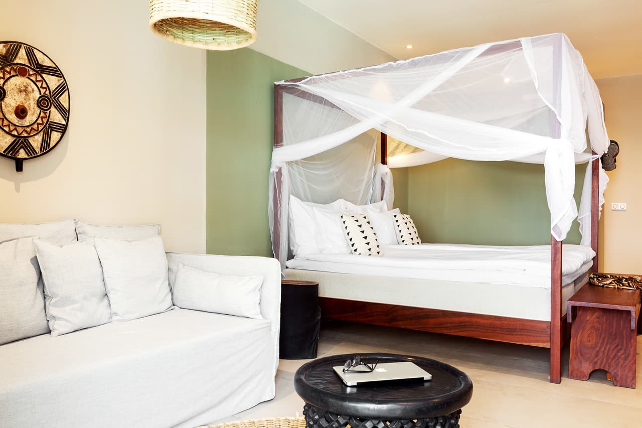 Eksempel på suiternes kombinerede soveværelse og opholdsstue - myggenet på forespørgsel