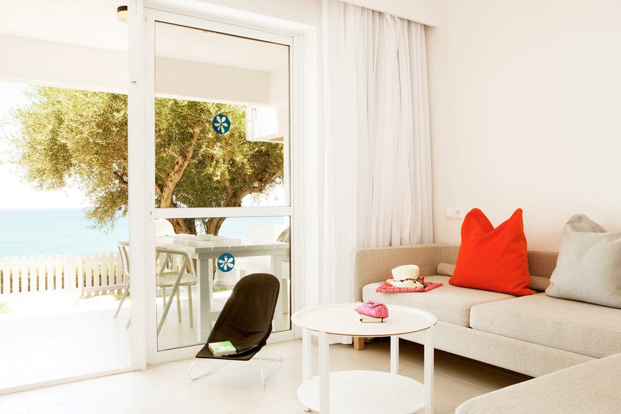 2-værelses Happy Baby-lejlighed med terrasse med havudsigt i Pallas Athina