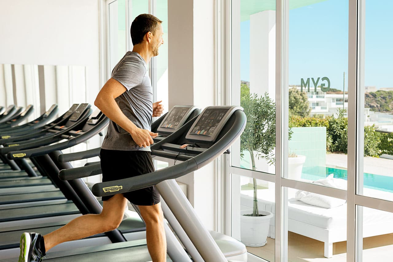 Du kan træne på egen hånd i hotellets motionsrum
