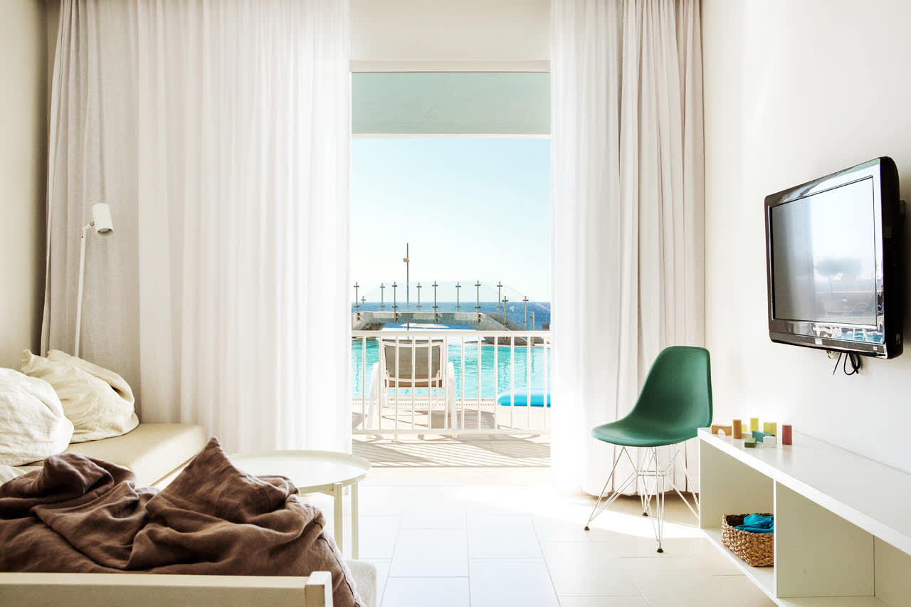 2-værelses Club Pool Suite med terrasse med havudsigt og direkte adgang til hotellets pool