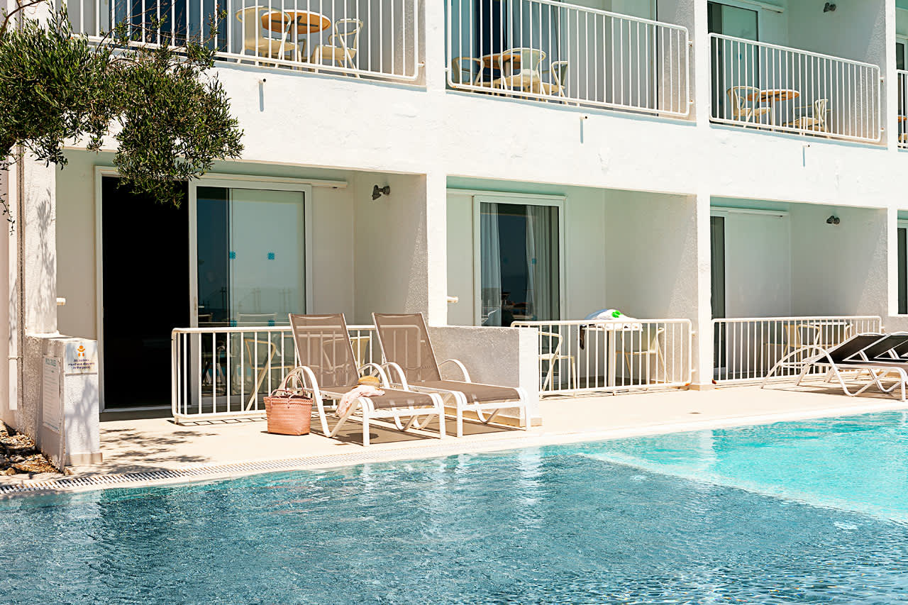 1-værelses Compact Pool Suite med terrasse med havudsigt og direkte adgang til hotellets pool