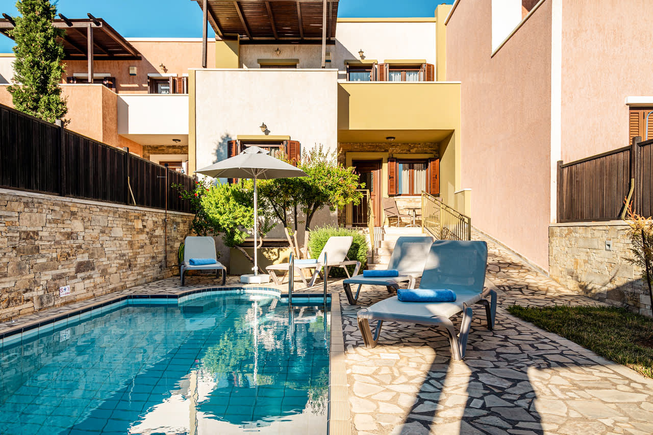 5-værelses lejlighed i villa med privat pool