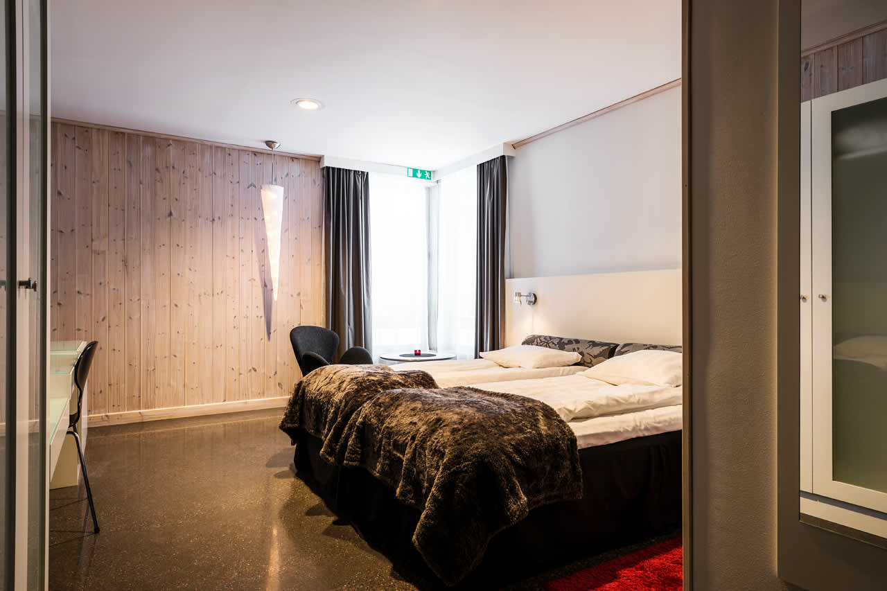 Et af hotellets varme dobbeltværelser, Kaamos. Foto af Johan Broberg.
