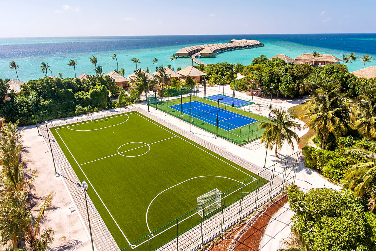 På hotellet kan du spille både fodbold, tennis og padel